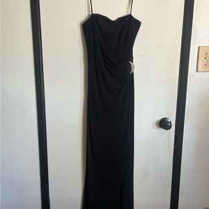 Black Sleeveless Sweetheart Sheath Gown